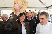 Besuch der Ministerin am Stand mit Sternekoch Hans Haas (ªFoto: MartiN Schmitz)